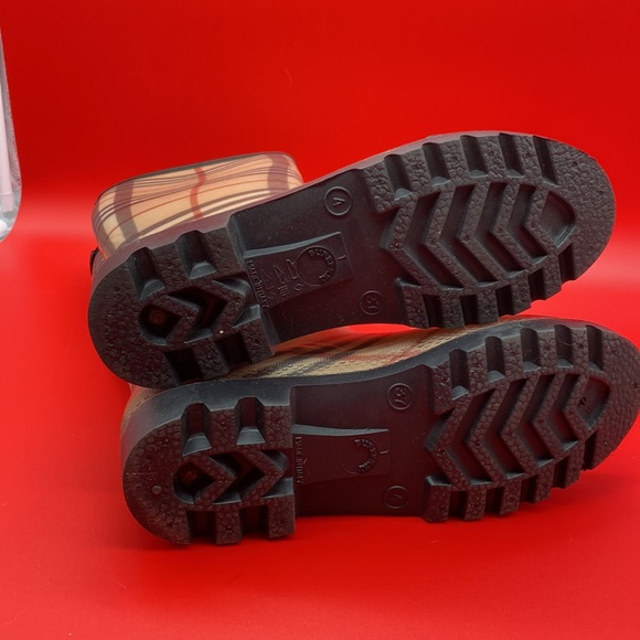 Burberry rubber rain boots. Size 37. Nova check pattern. Mid-calf. - Picture 4 of 6